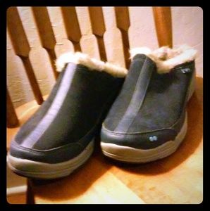 Women's navy blue Ryka comfy clogs, size 11